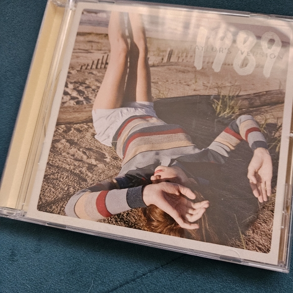 Taylor Swift Yellow Edition CD - Picture 3 of 4